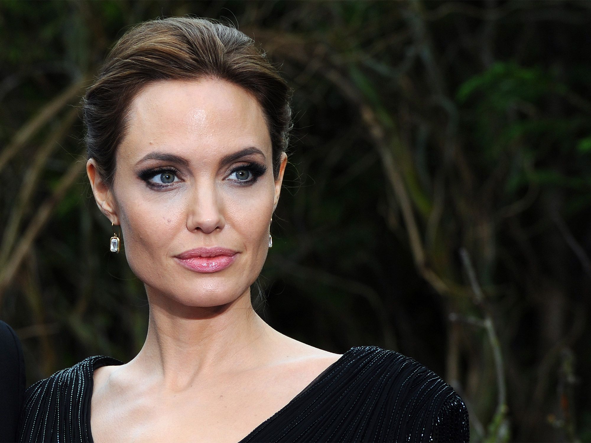 Activistas famosos que quieren cambiar el mundo 7 angelina jolie instagram afganistan elle 1629539639