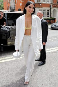 dua lipa estilo