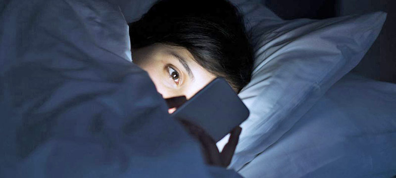 Vamping: el nuevo enemigo del descanso pleno 2 celular al acostarse