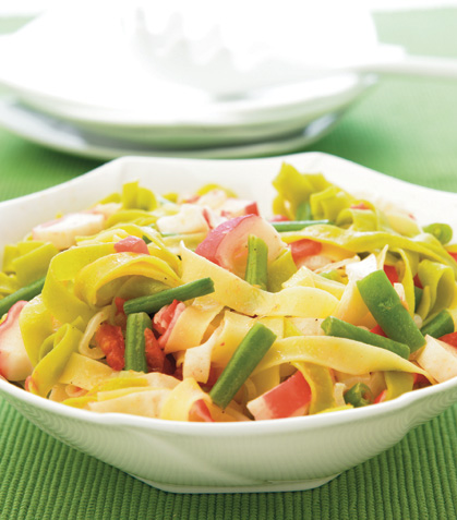Sustituye los carbohidratos de la manera más rica y saludable 1 Tallarines con surimi