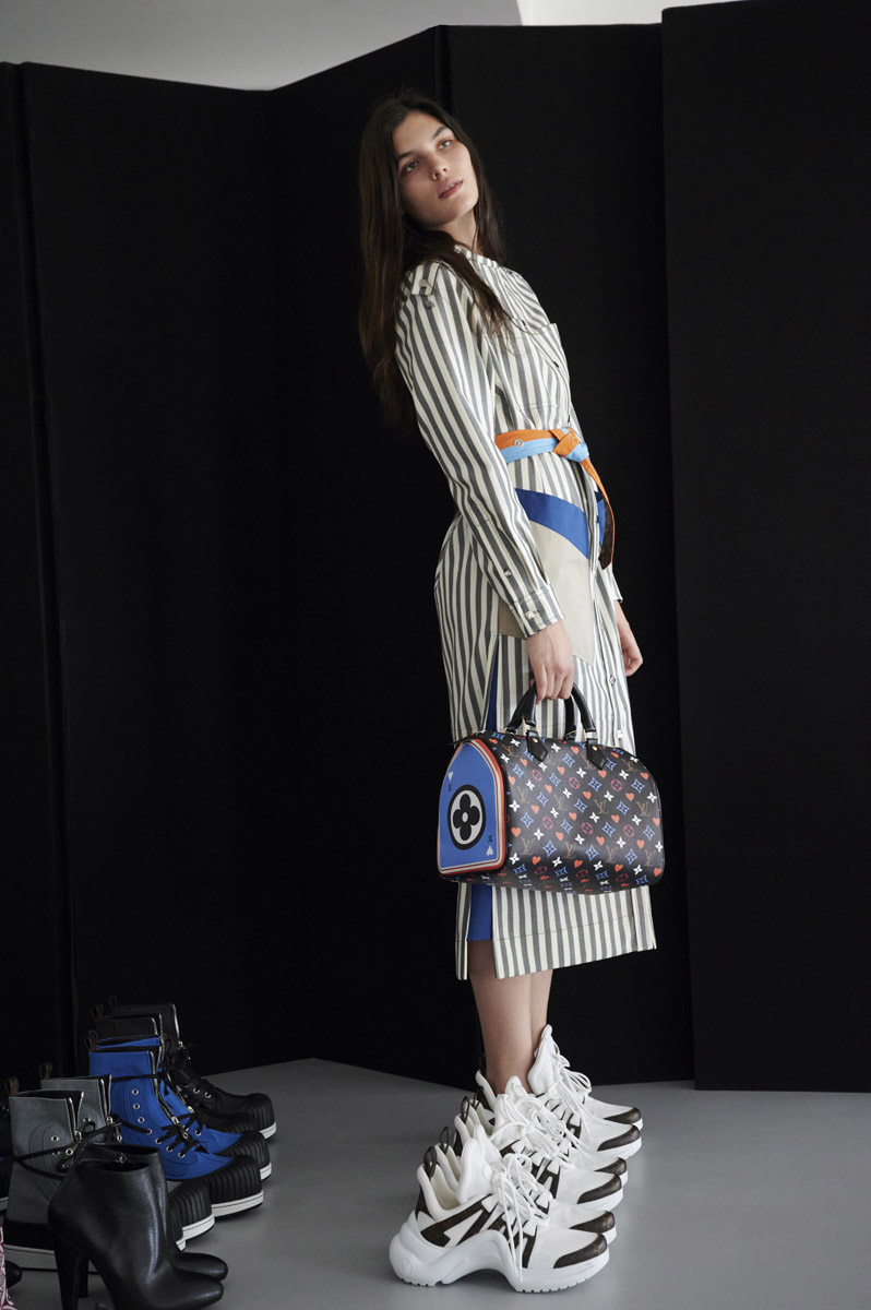 LOOK 03 1