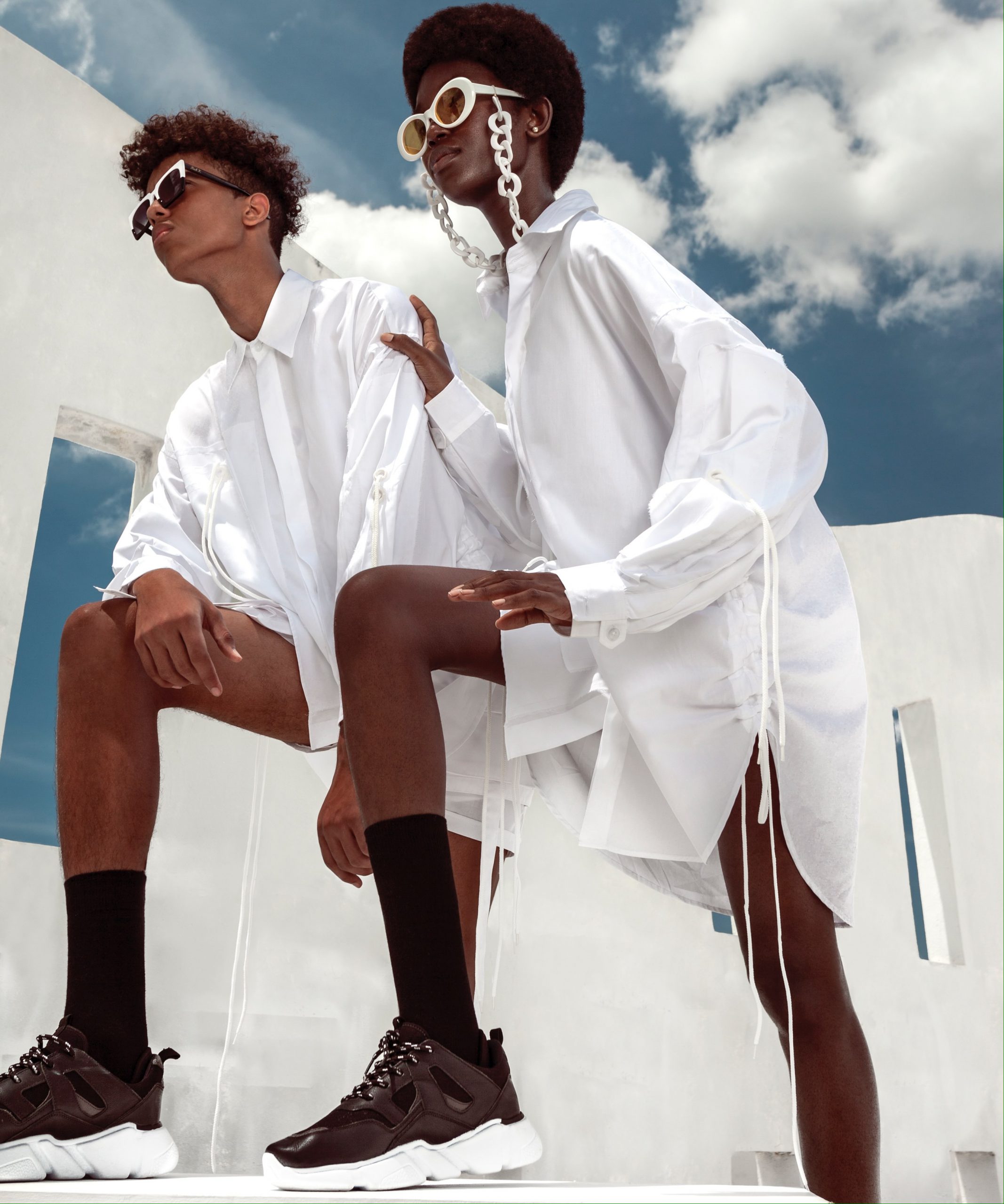 Las piezas unisex y los zapatos deportivos son novedades que trae la firma scaled