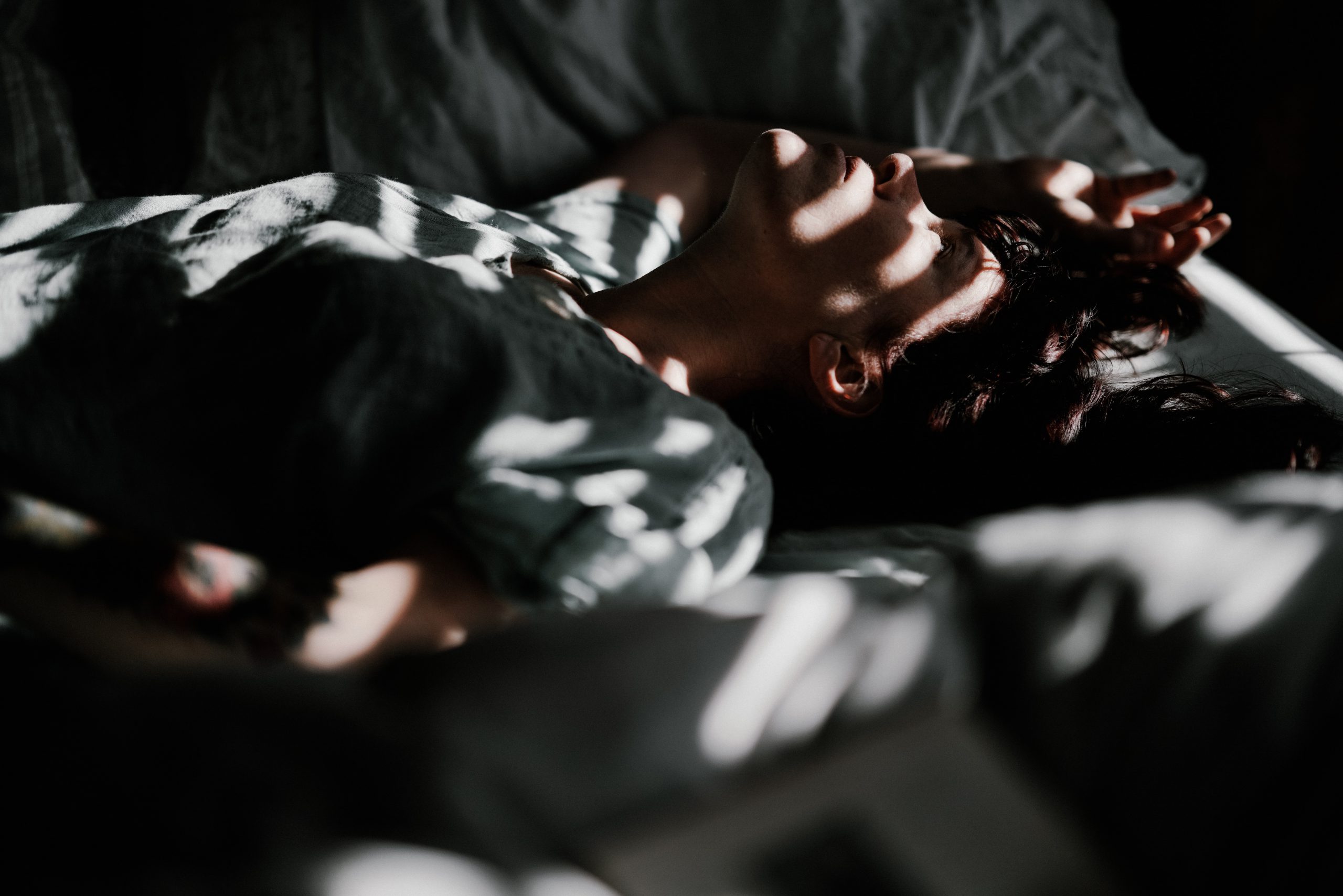 ¿Sufres de insomnio luego de la pandemia? ¡Aprende a vencerlo! 3 annie spratt sjDnVZHGasU unsplash scaled