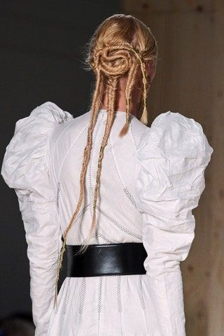 Alexander McQueeN tendencias de belleza en las pasarelas Primavera Verano 2020