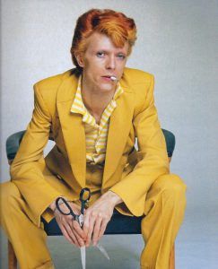 Artistas que han revolucionado la industria de la moda 4 David Bowie