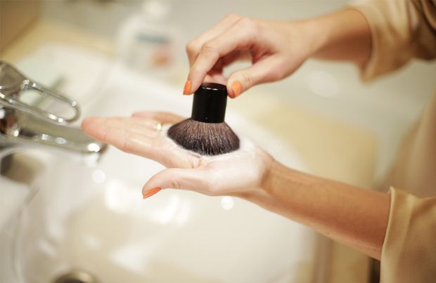 Trucos de belleza que toda mujer debe saber 2 Notas de Belleza Como limpiar tus brochas y esponjas Foto 1 Vбa Pinterest
