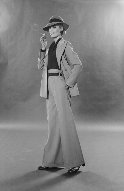 La eterna tendencia del jeans campana 5 pantalones Yves Saint Laurent años 70