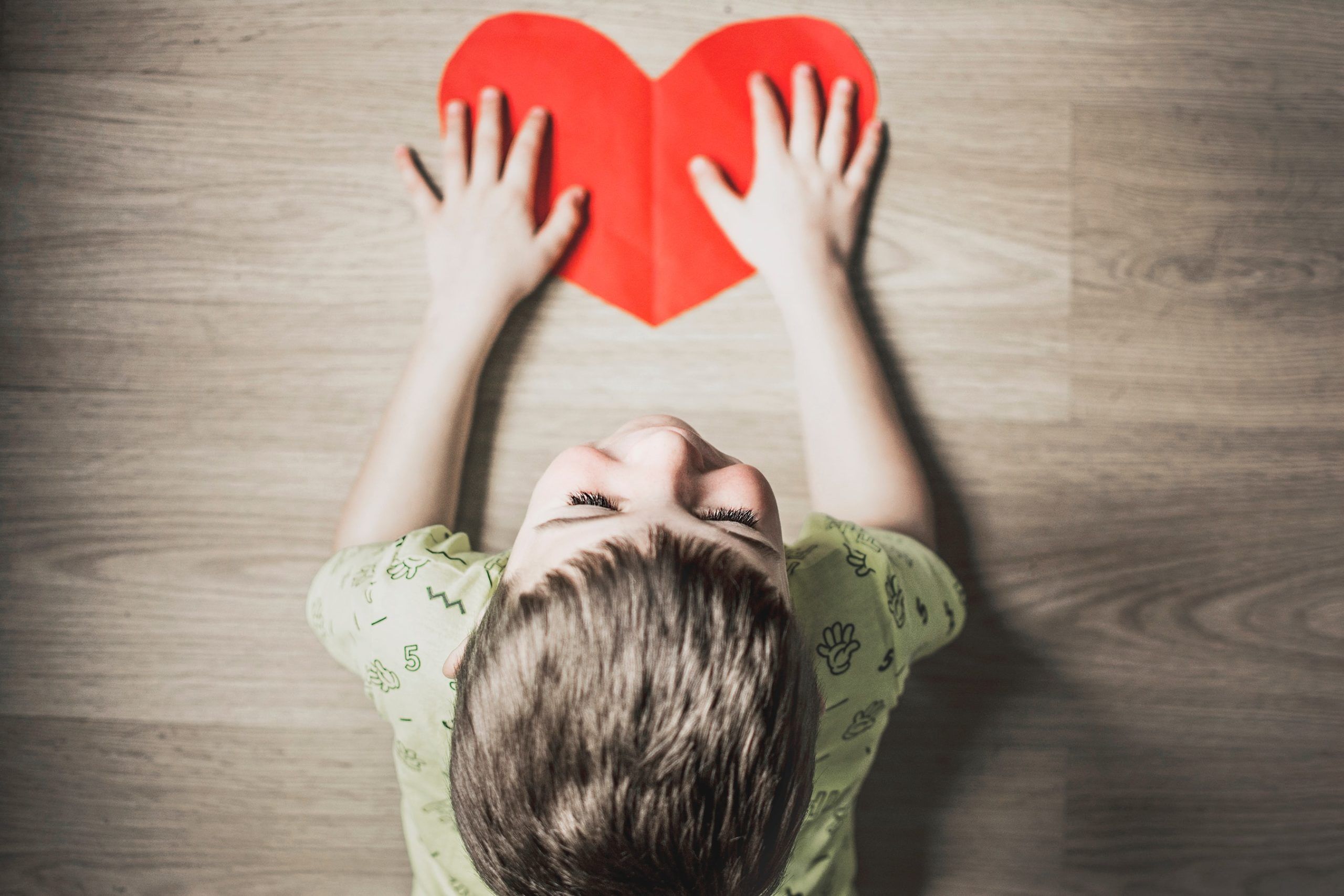 Mejora el rendimiento de tus hijos. Tips para sacar lo mejor de ell@s en casa 1 anna kolosyuk 4R6pg0Iq5IU unsplash scaled