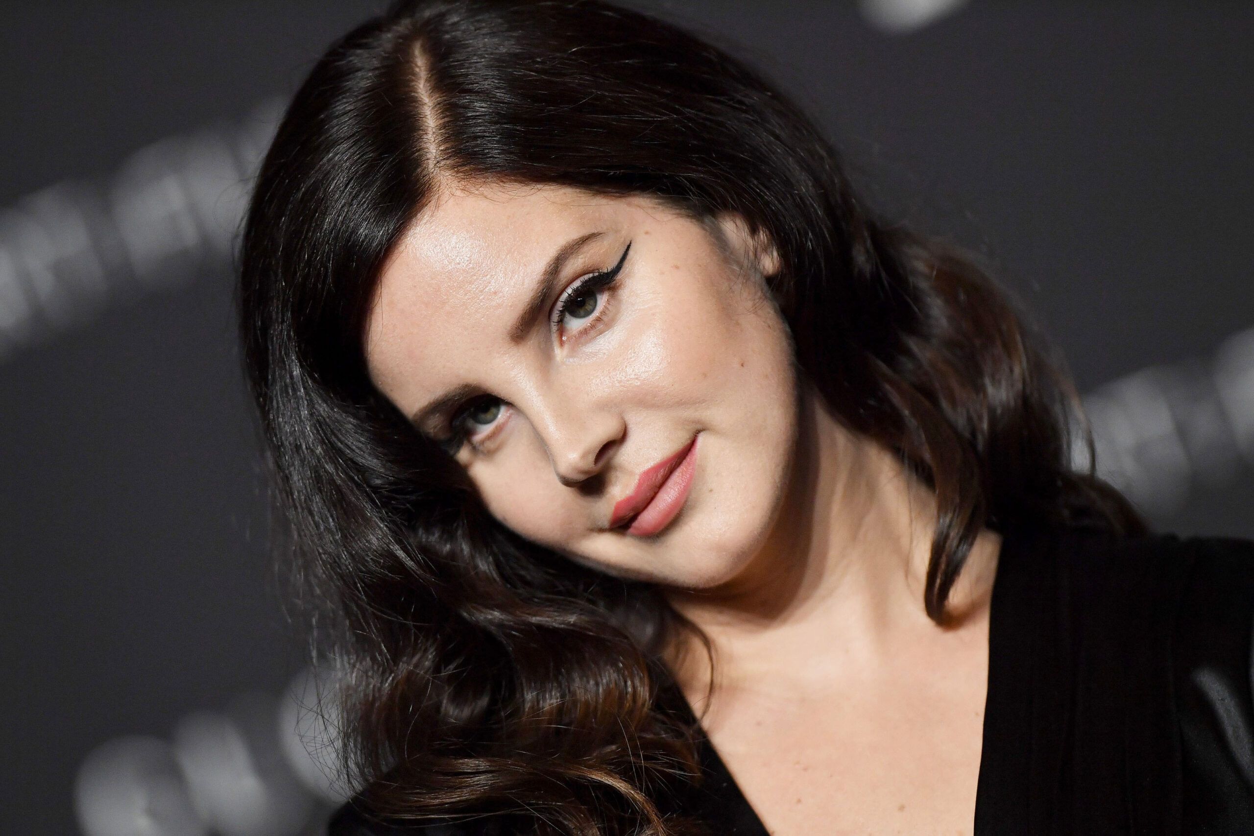 Lana del Rey debutará como poetisa scaled 1