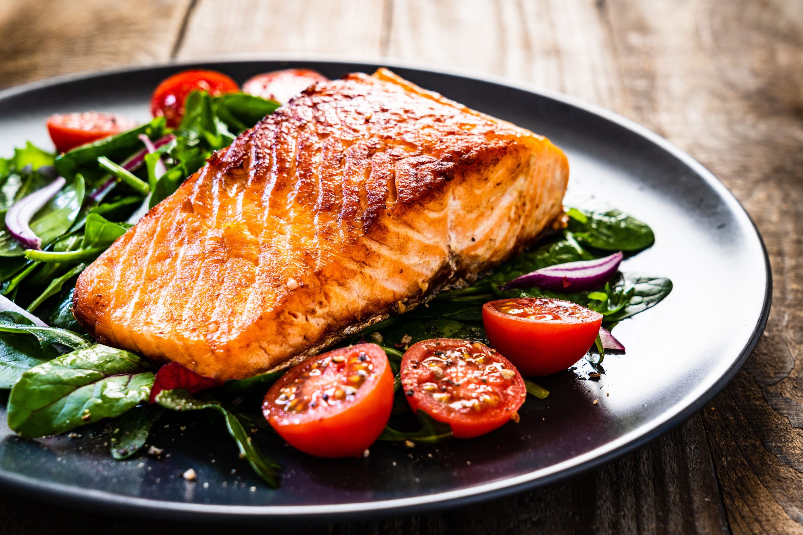 ¿Qué alimentos no deben faltar en tus comidas si buscas perder peso? 2 AdobeStock 325350805 scaled