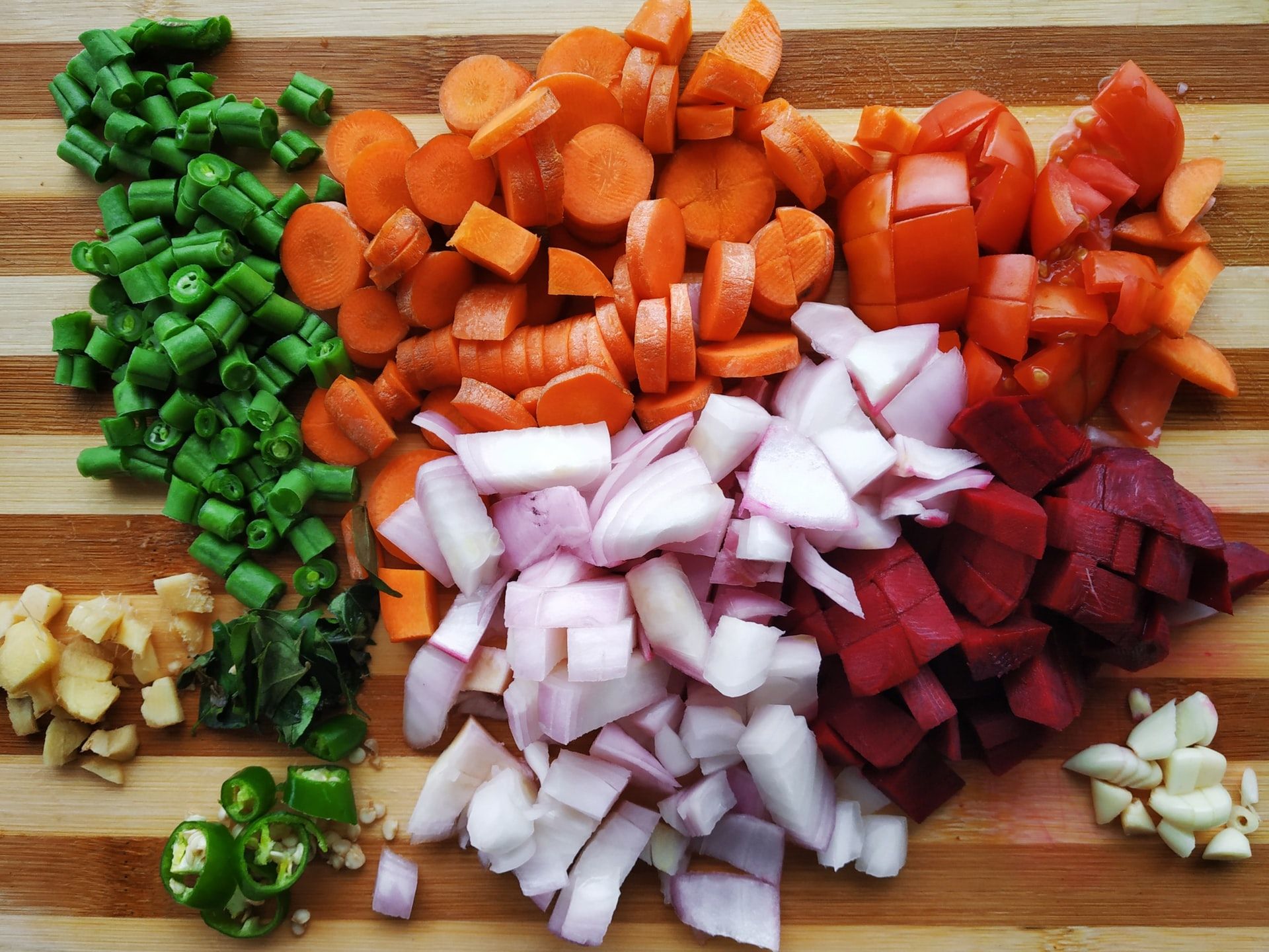 ¿Qué alimentos no deben faltar en tus comidas si buscas perder peso? 1 suresh designer 831jDX 2q3g unsplash