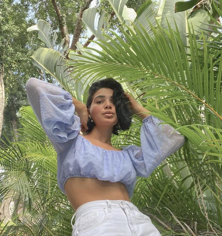 ¿Sabes desde cuándo se usa el "crop top"? 6 0 1 3
