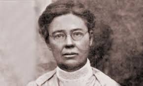 40 Mujeres que hicieron y hacen historia 5 5. June mccaroll