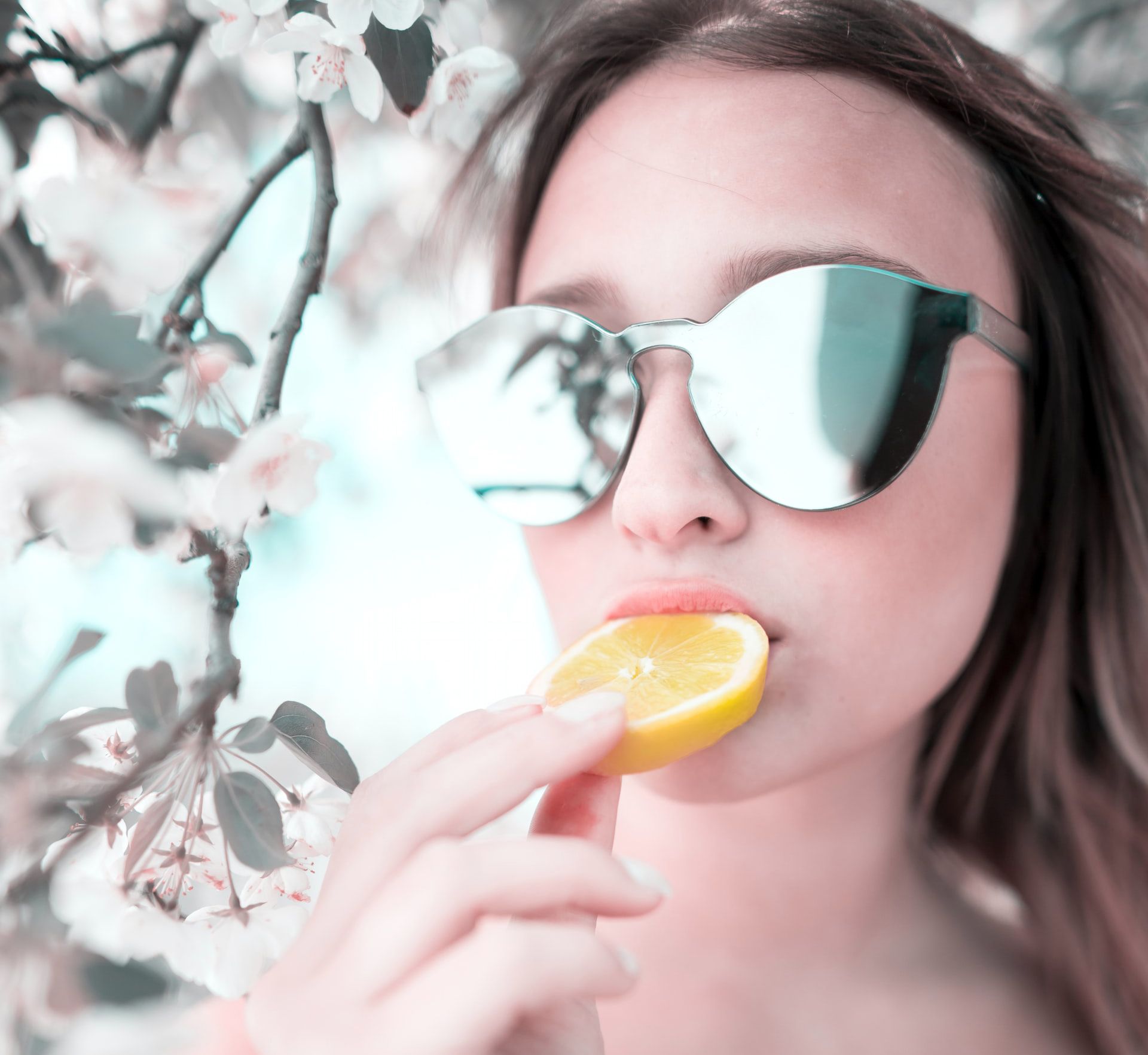 ¿Por qué todas deberíamos tomar agua con limón ? 1 joel guerrero yu8q dwKqLY unsplash