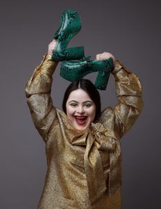 Mujeres que han hecho 'switch' a los cánones de belleza 3 Ellie Goldstein
