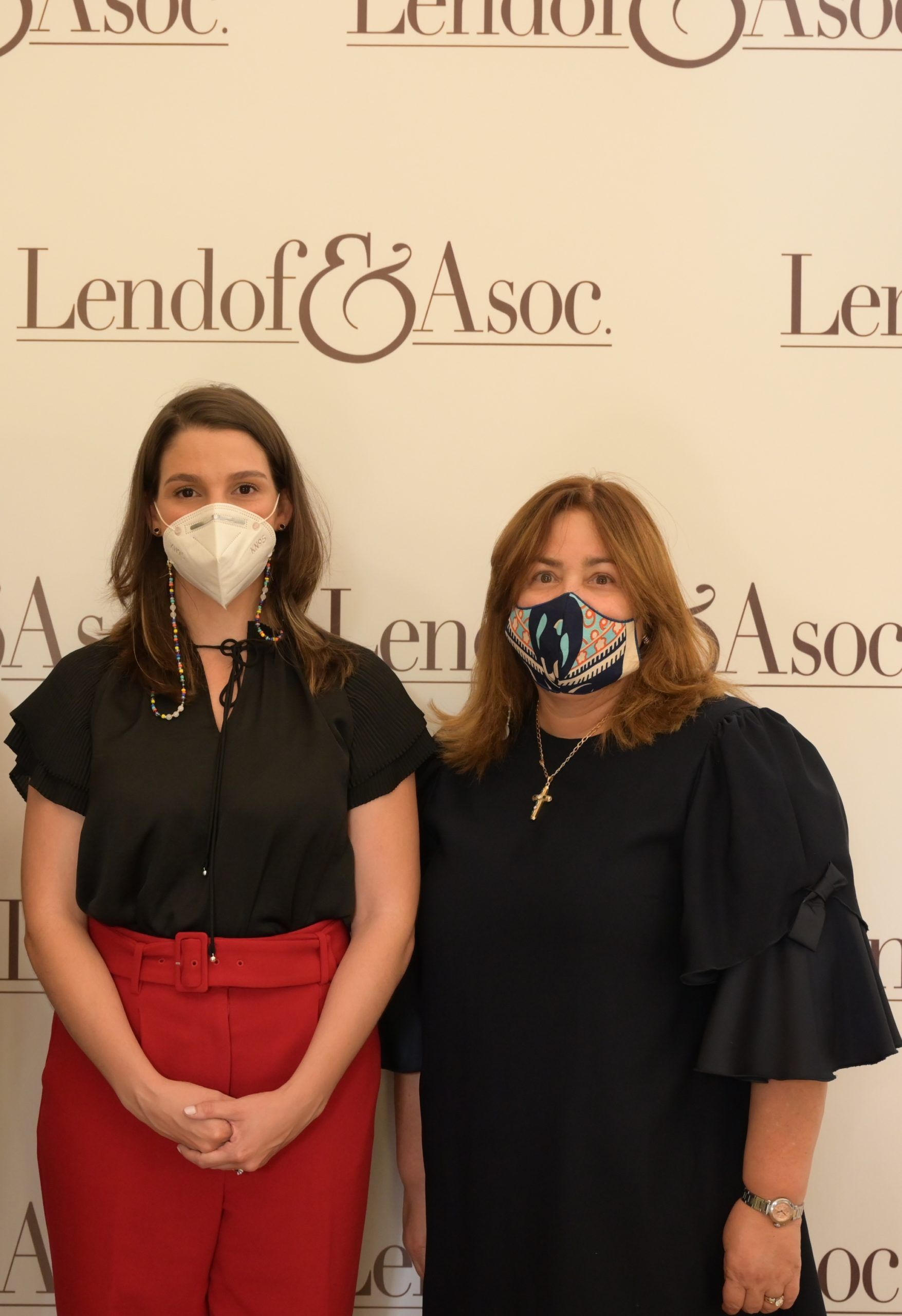 Sofia Lachapelle y Lendof & Asoc presentan charla “Unidos por el autismo” 1 Lisa Rubio y Jacqueline de Alvarez scaled