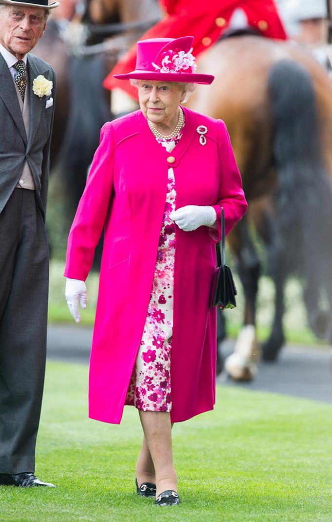 dressqueen3 a 681x1070 1