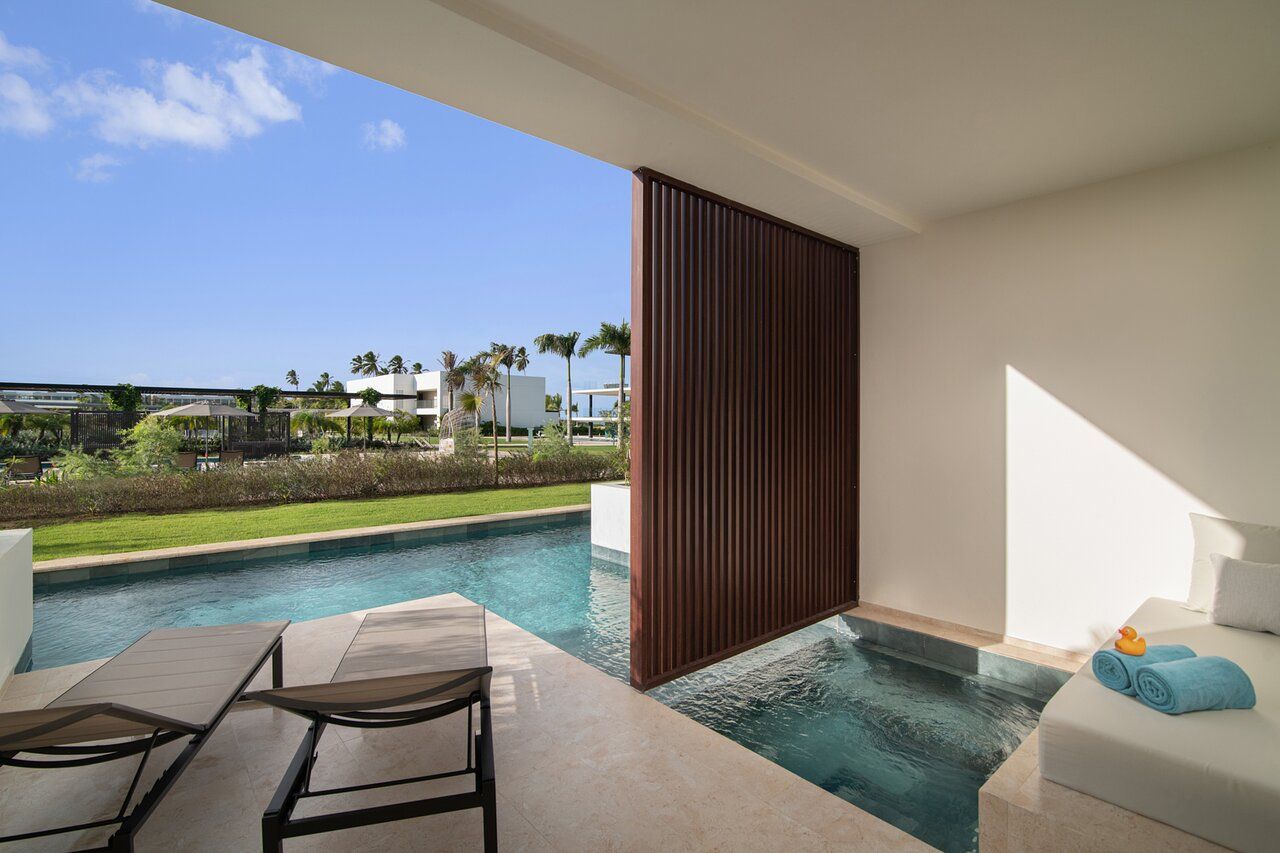 aqua swim up pool