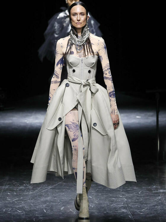 diseno con el mitico corse de jean paul gaultier en la alta costura de paris getty