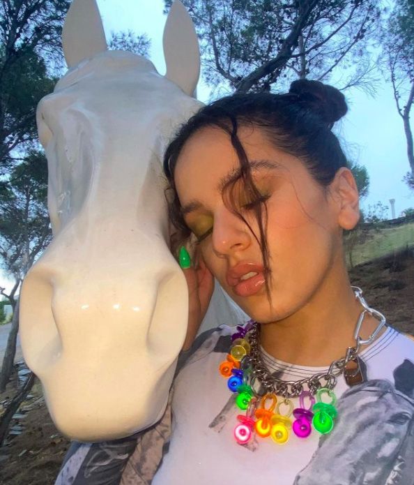 rosalia collar chupetes instagram elle 1622442852