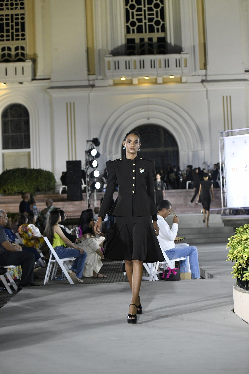 TRAJE NEGRO1