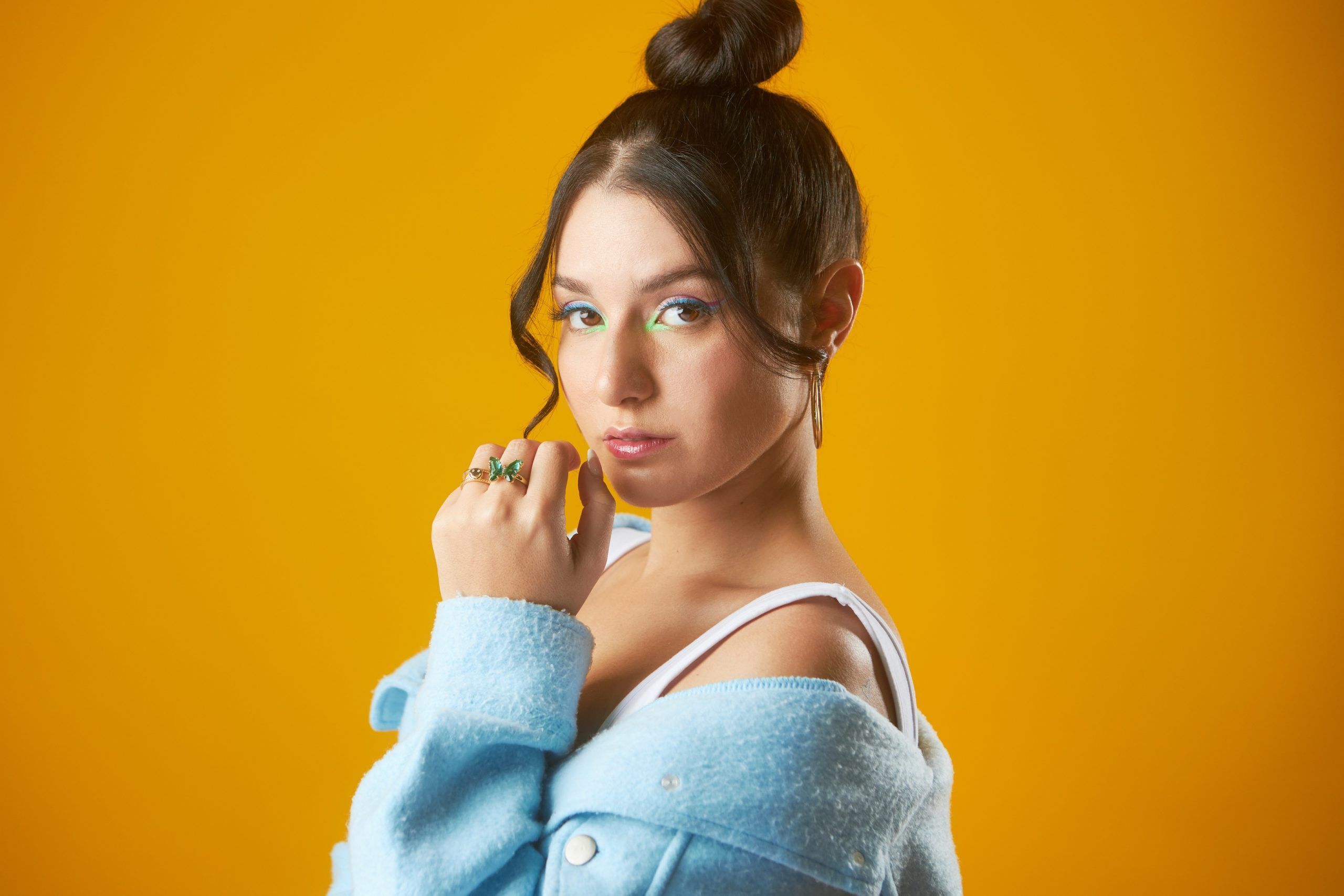 La Ross Maria fusiona la bachata y el trap en “50/50” Oh Magazine