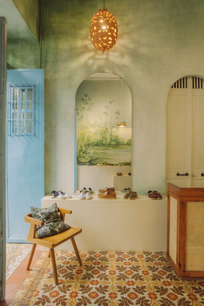 2. Interior tienda Zona Colonial