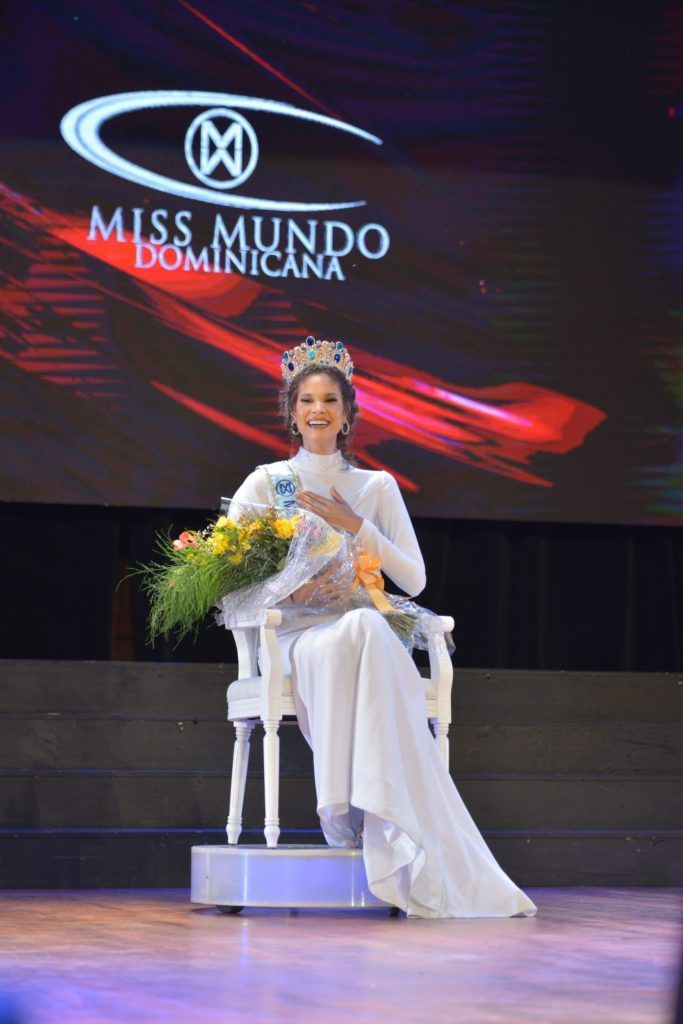 Emmy Peña Miss Mundo Dominicana rotated 1