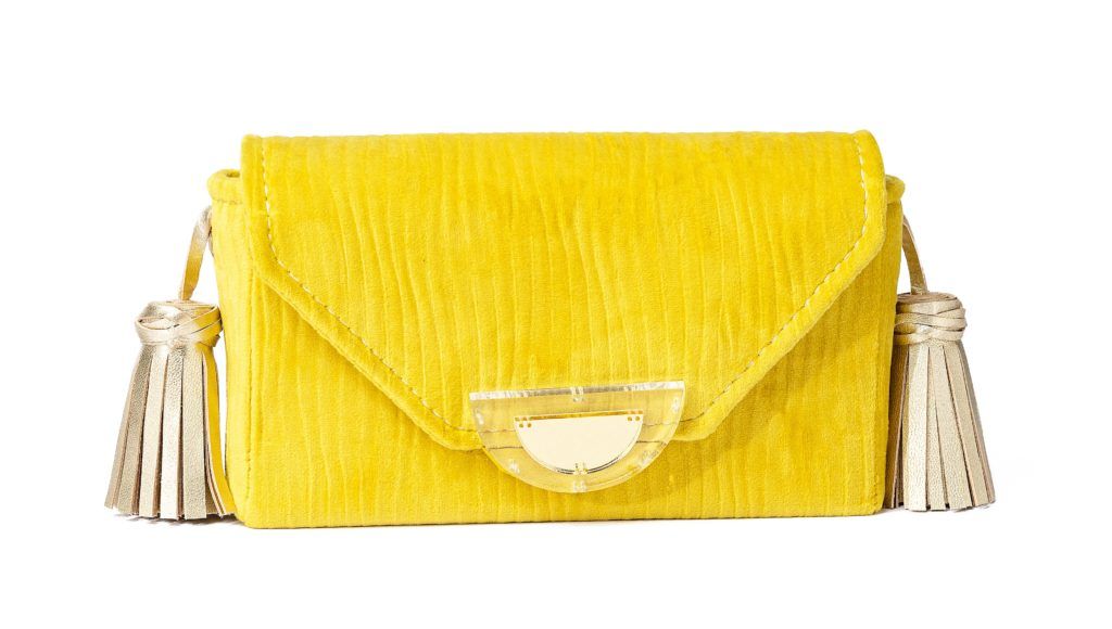 Así son las nuevas carteras de Yoanny García 3 estate yoanny garcia bolsos revista pandora amarillo 1024x580 1