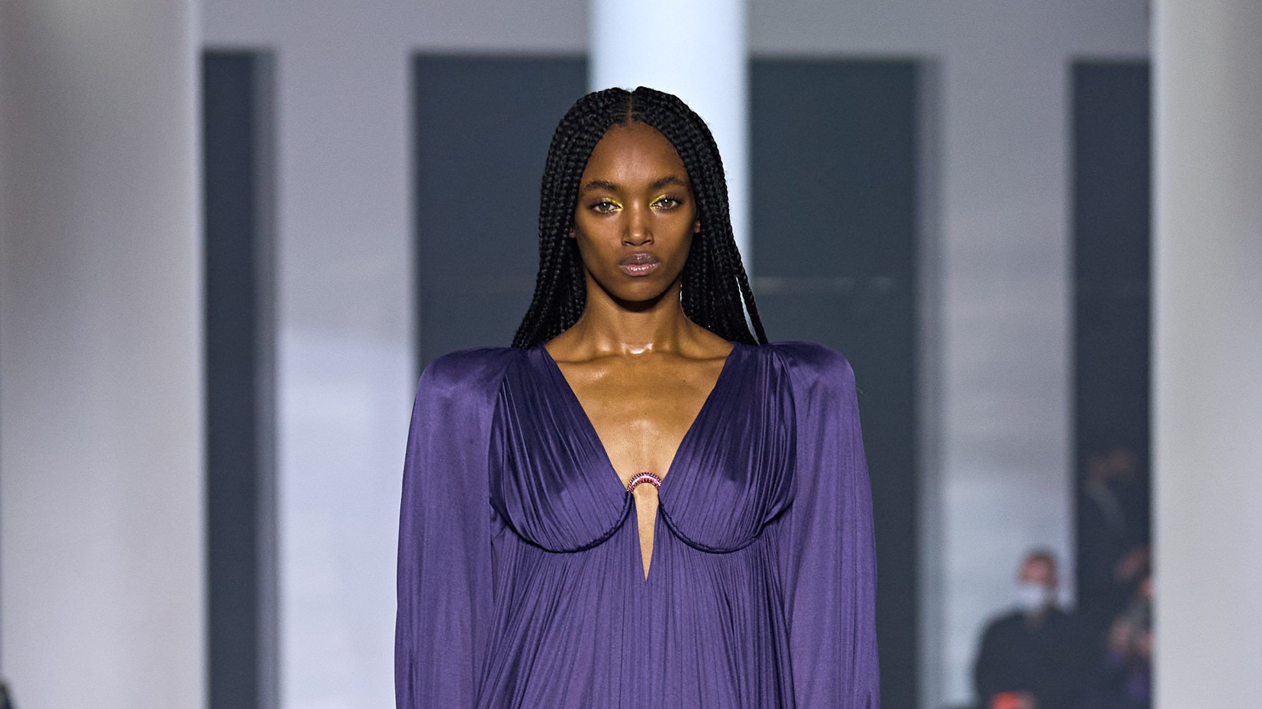 Los estampados de Batman en la nueva colección de Lanvin 2 00001 Lanvin RTW Spring 22 Paris credit Gorunway