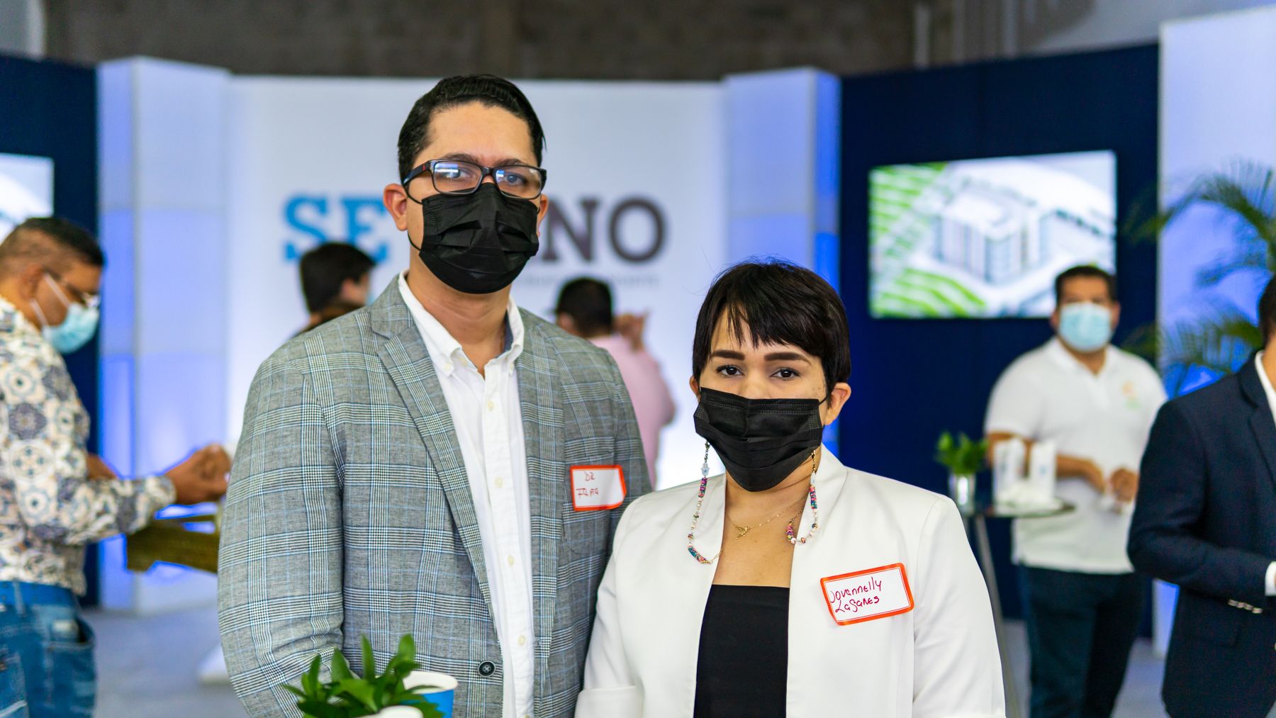 Promotora Pradera Verde presenta Servicios de Salud Santo Domingo Norte, Sesano 3 4. Dr. Ferq y Dra. Jovannelly Lagares