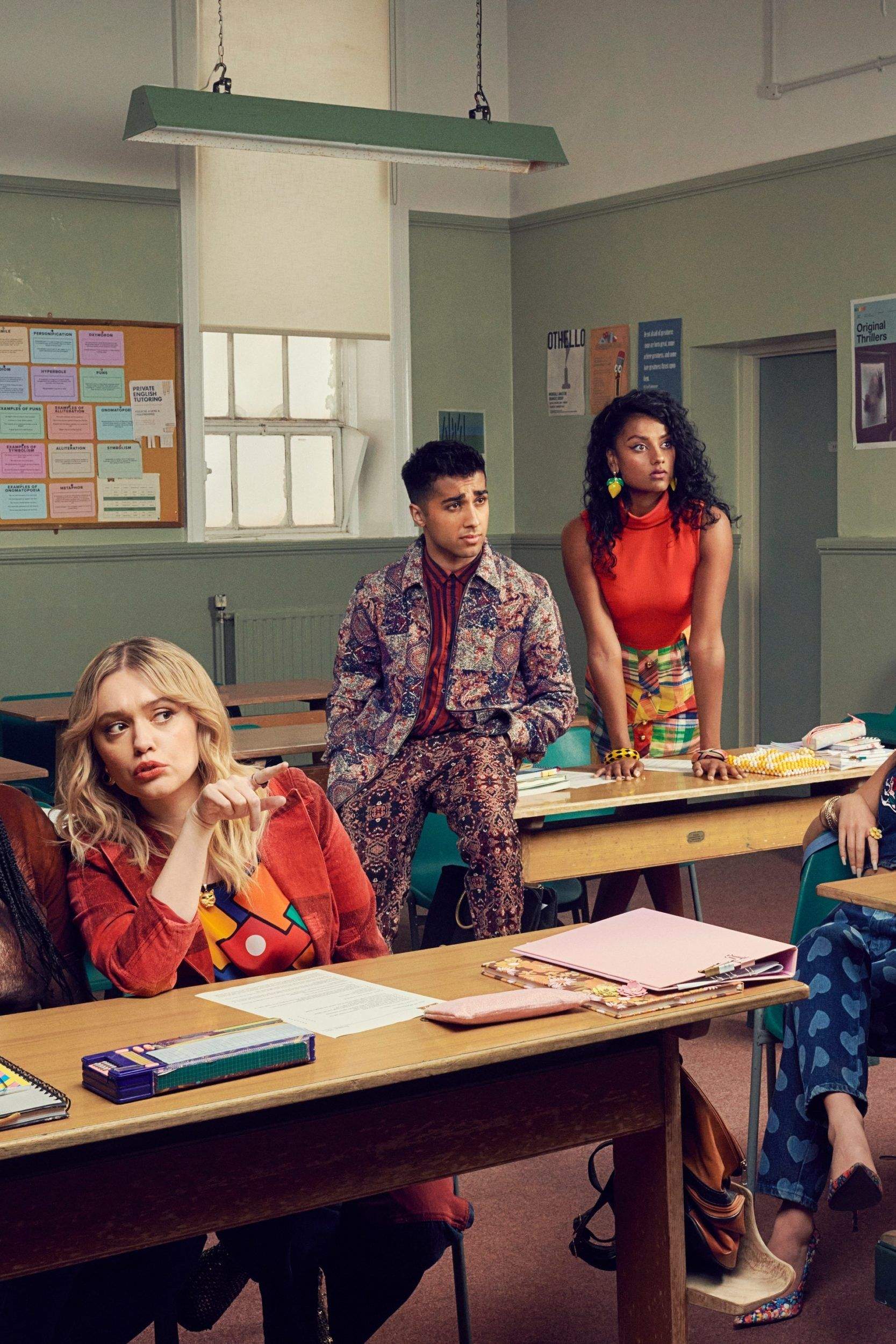 Stella McCartney se asocia con el reparto de "Sex Education" 1 Netflix SexEducation Key visual landscape High res Uncropped Classroom group