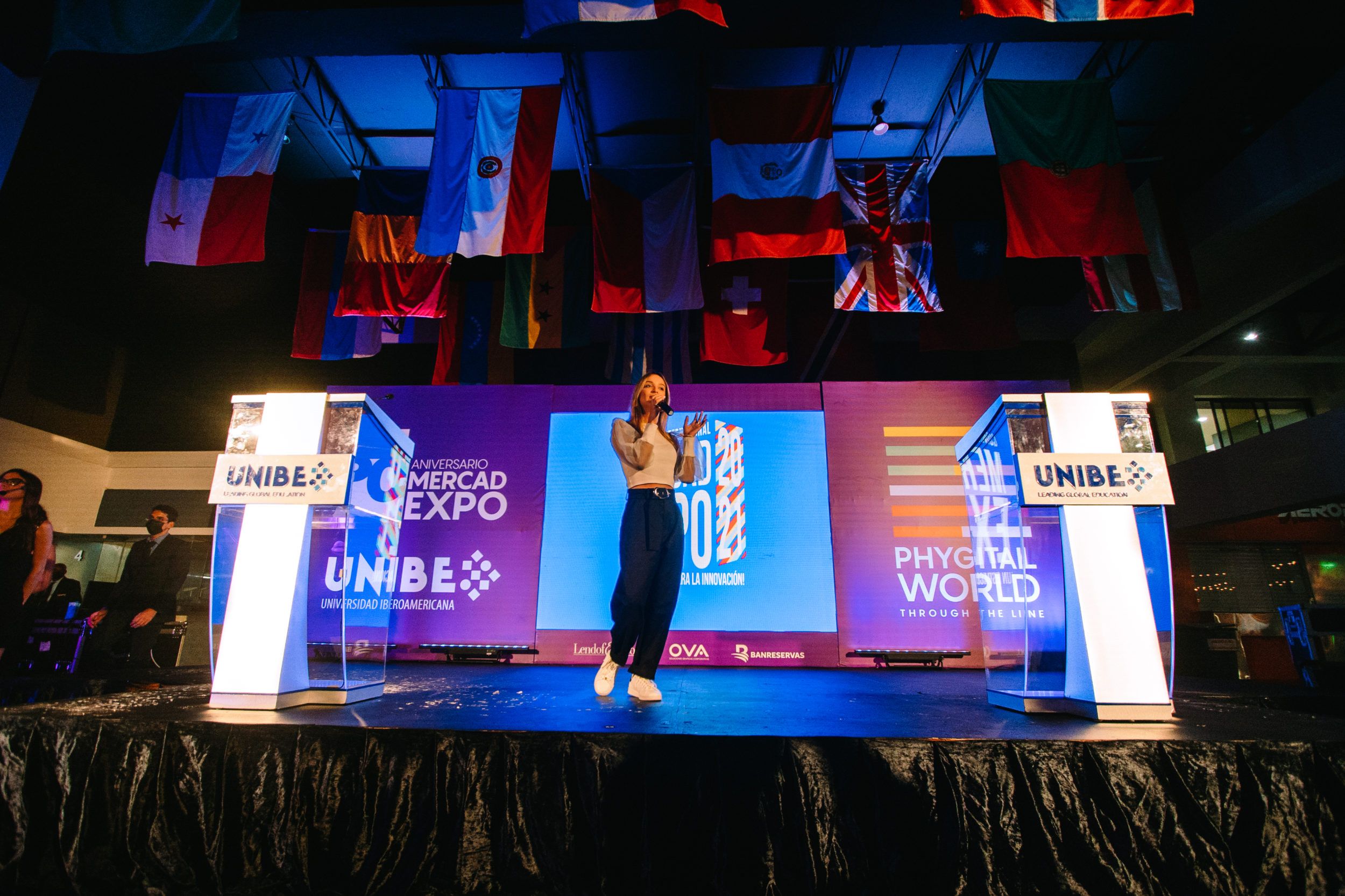 Estudiantes de UNIBE celebran los 30 años del Congreso Internacional Mercadexpo 1 OSC05247