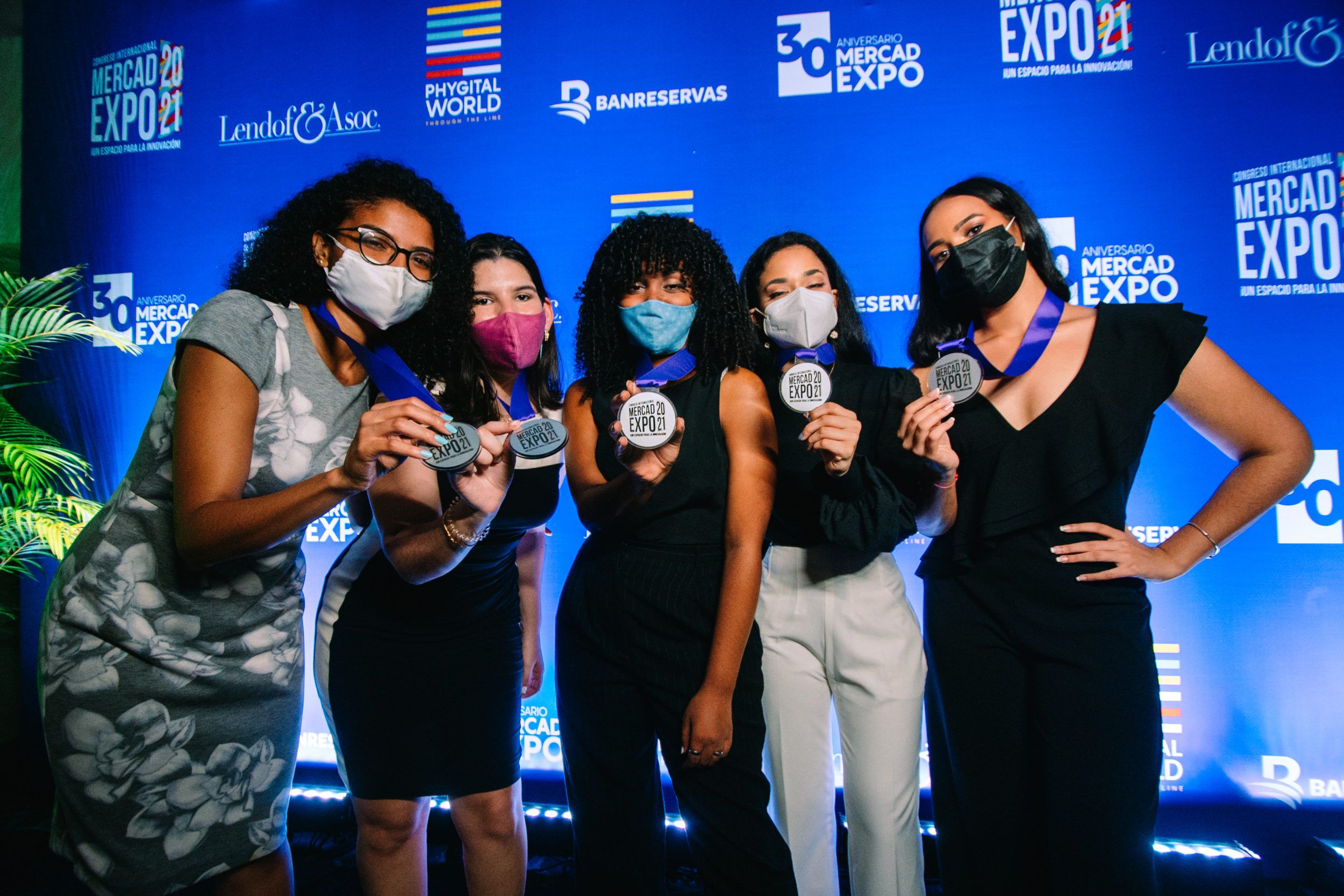 Estudiantes de UNIBE celebran los 30 años del Congreso Internacional Mercadexpo 3 OSC05266