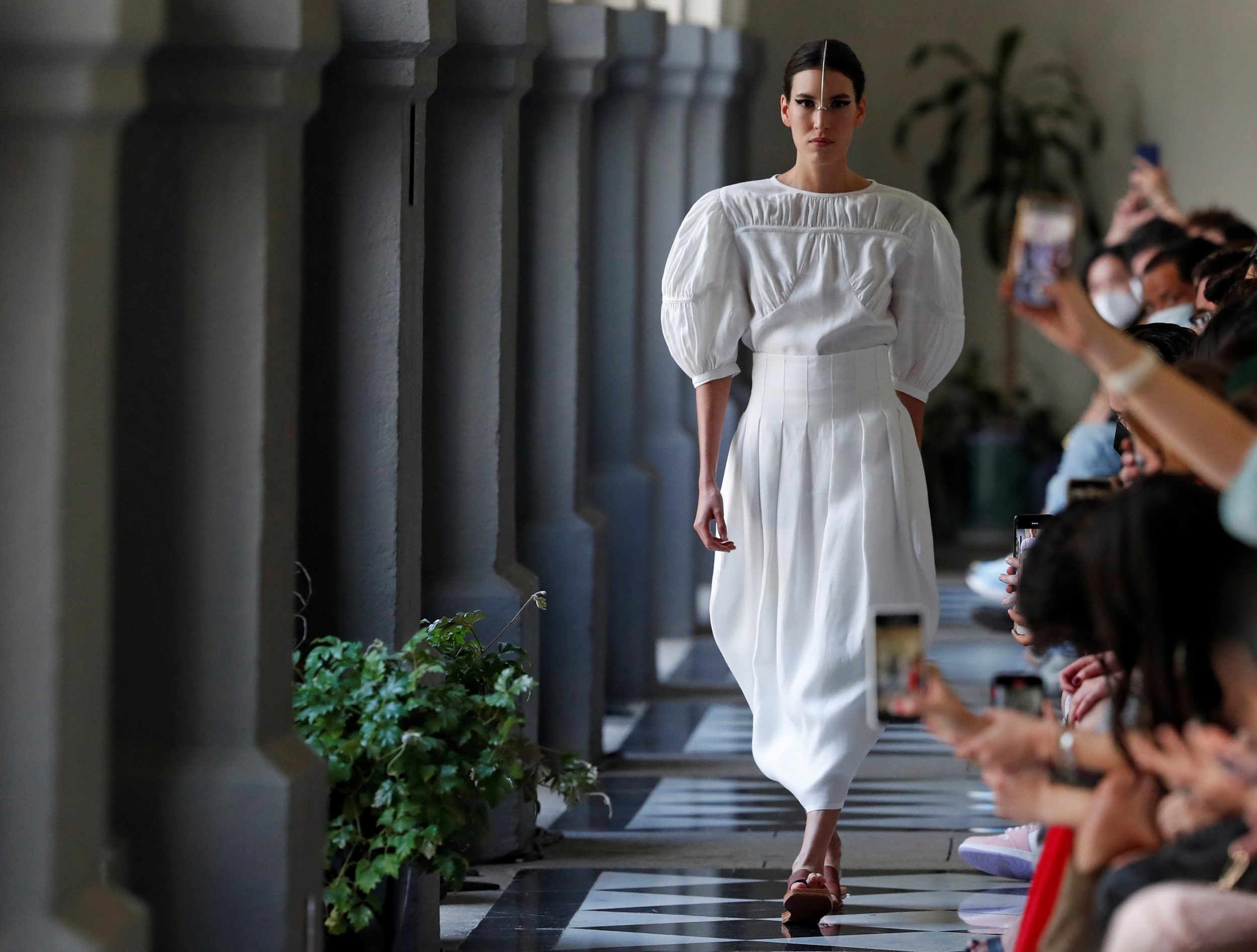Color y elegancia caracterizan al Mercedes-Benz Fashion Week México 7 fc83bae79998923cc282dab3570e2e1fe01e217c