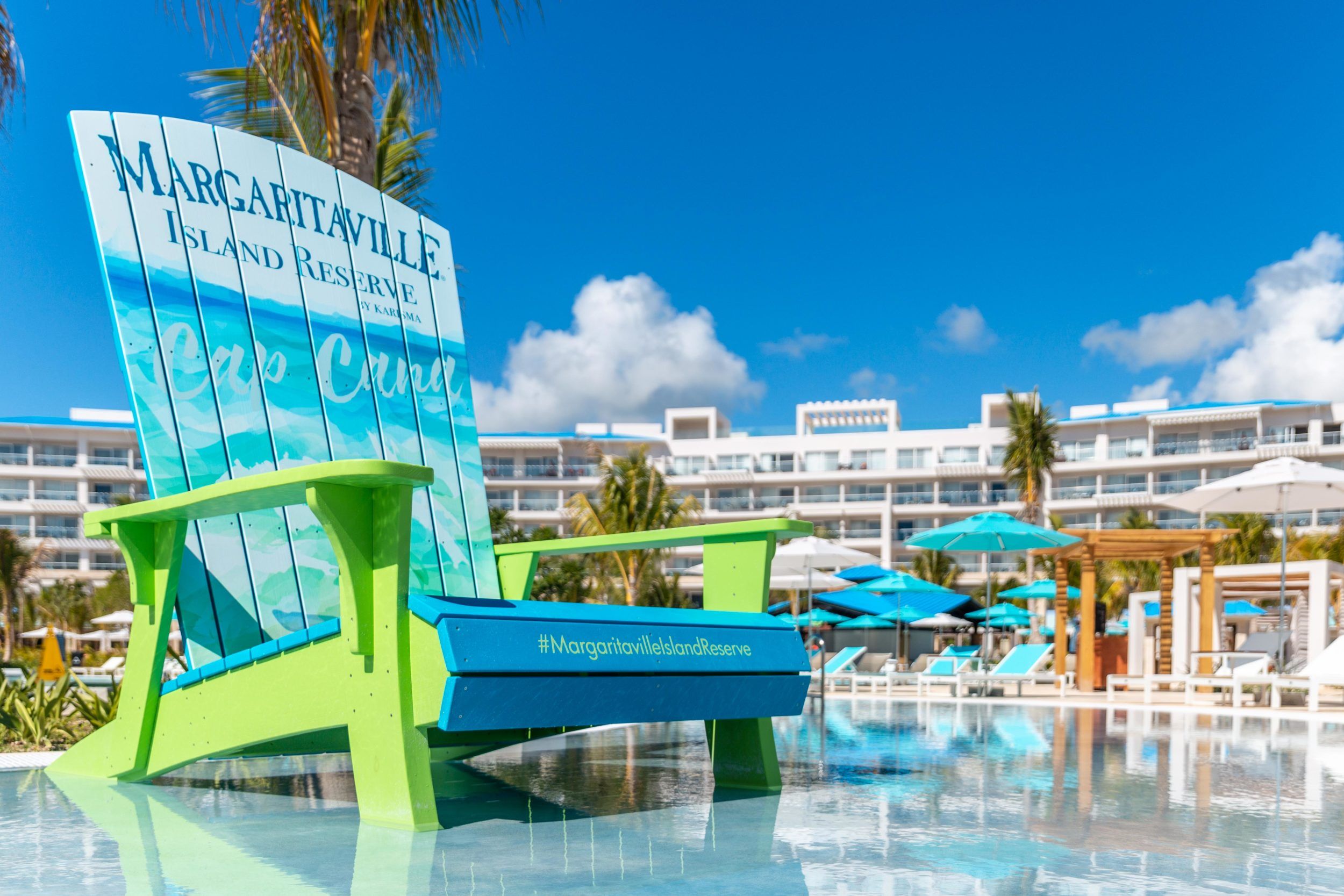 3 Giant beach chair pool
