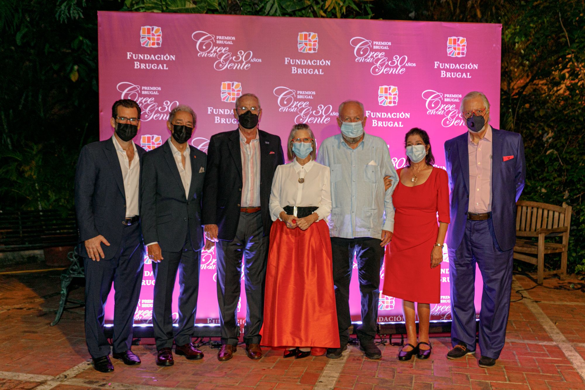 3. Don Luis Concepción junto al jurado. Franklin Báez Peter Croes Virginia Cabral Freddy Ginebra Arelis Rodríguez y José del Castillo