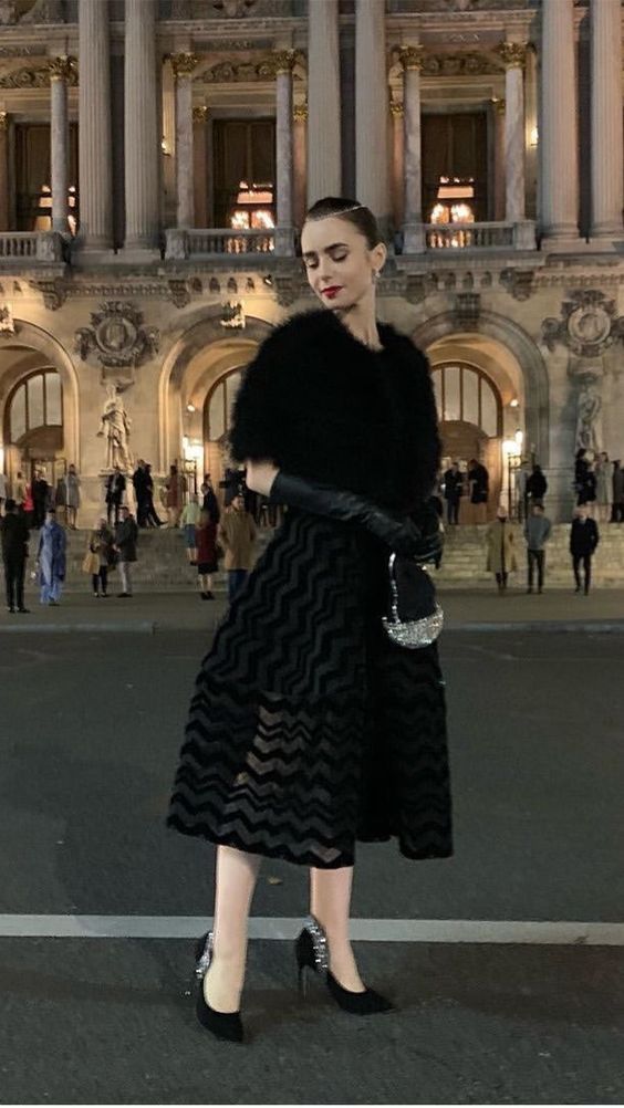 Netflix pondrá a la venta el vestuario de ‘Emily en París’ 6 359211cef7f3fab7a33e00c024a44d10