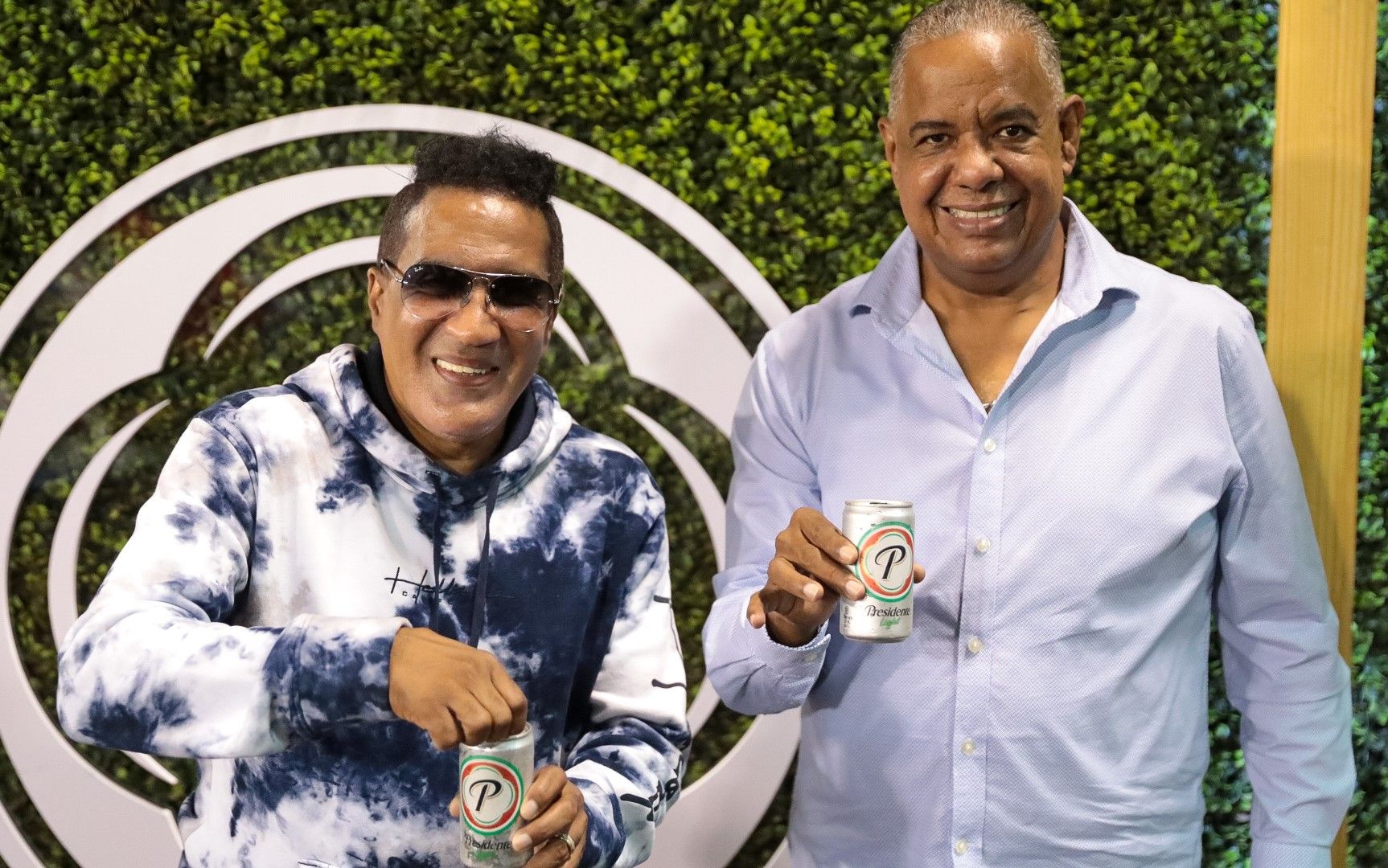 Cerveza Presidente y Jandy Ventura reciben a merengueros en la Zona de Fanáticos 2 5. Kinito y Carlos Valenzuela