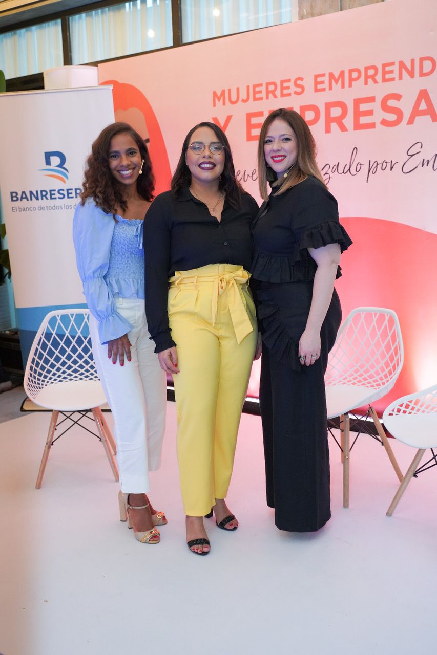 Ambar de Peña Melissa Hernández y Valerie García