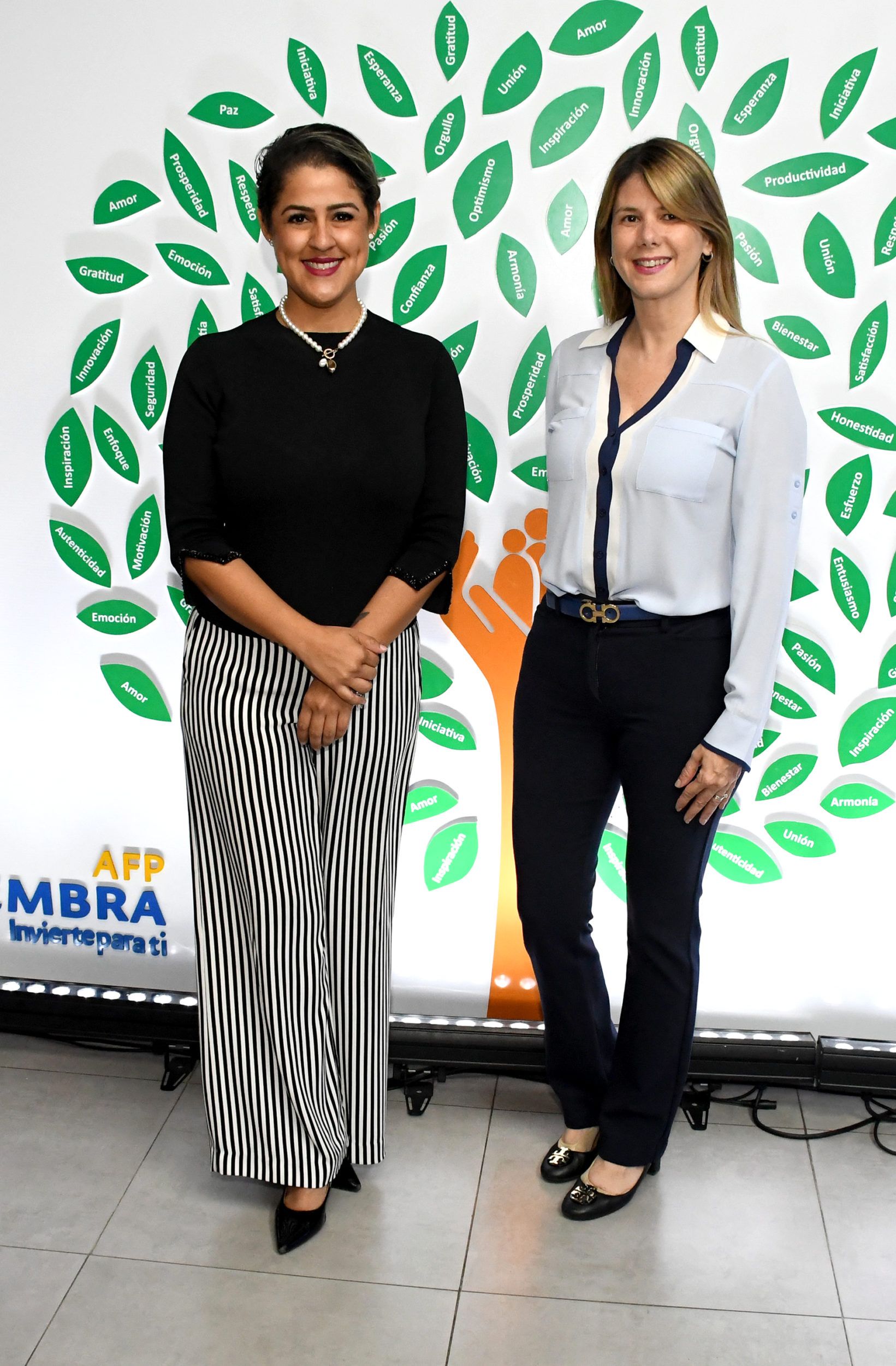 Foto 2 Catherine Lockward y Johanna Trigo.