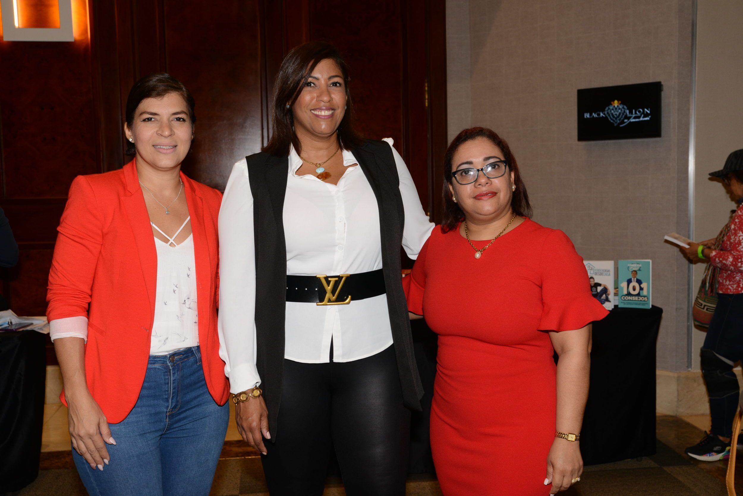 6. Karoly Pujols Fabricia Cepeda y Zaida Frías.