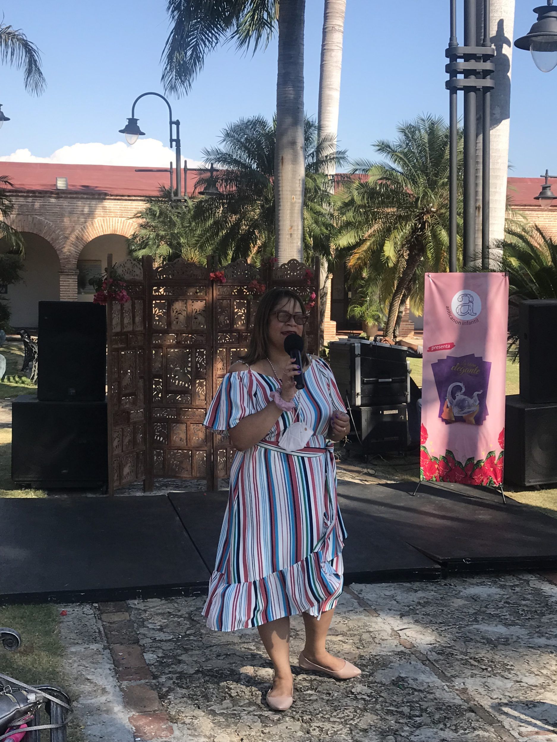 Arlene presenta su libro