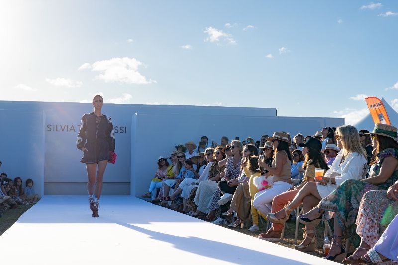 Silvia Tcherassi espléndida con su colección "Ready to Wear Spring/Summer 2022" 2 Silvia Tcherassi Desfile 7 800x533 1