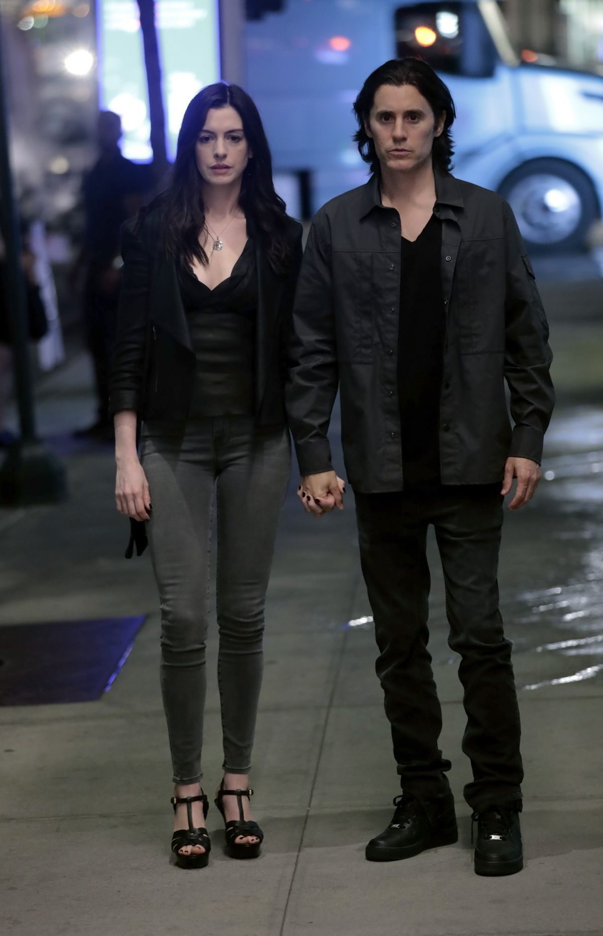 anne hathaway and jared leto on the set of wecrashed in new york 06 10 2021 9