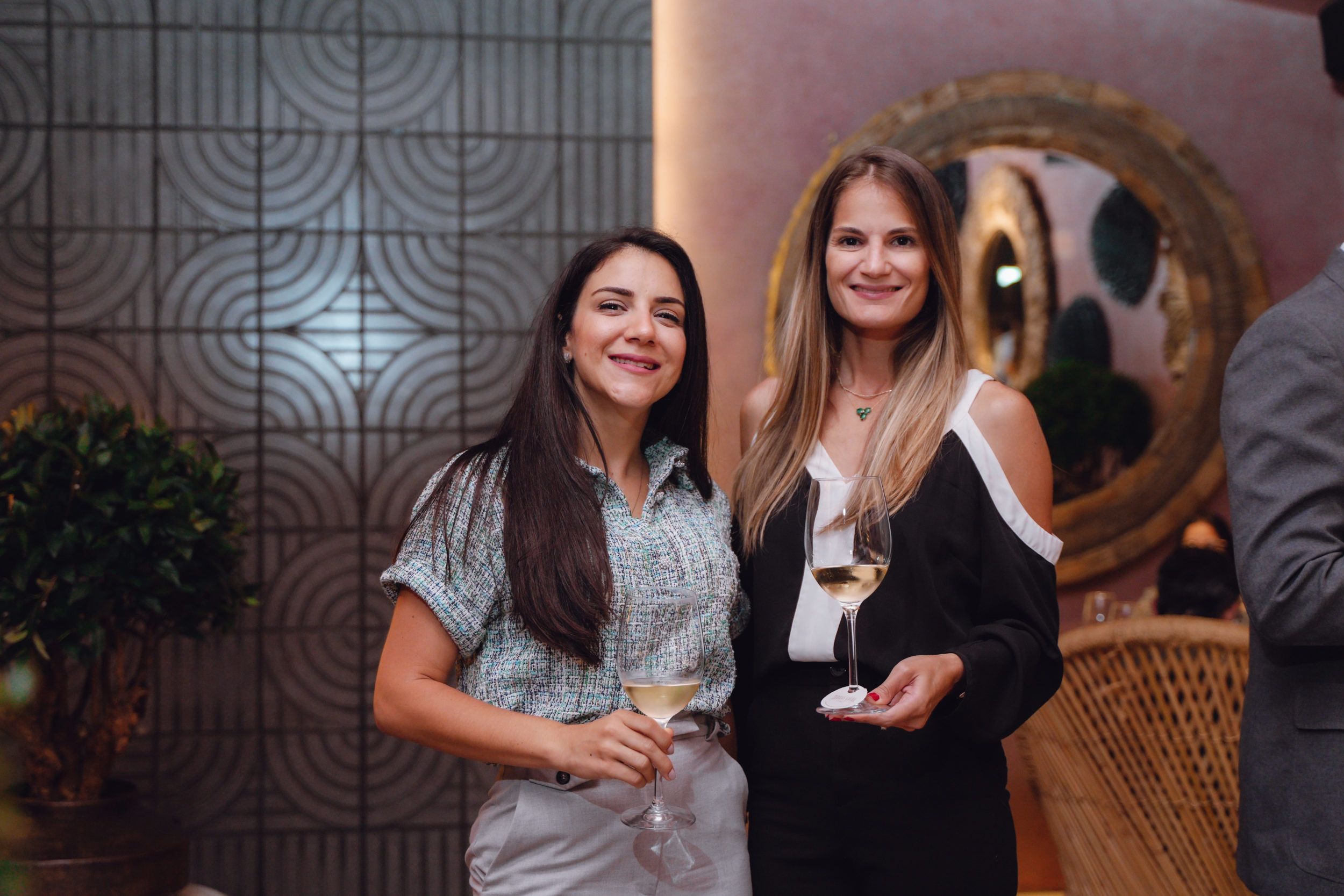 Ghislaine Pfiffner y Ana Viñas