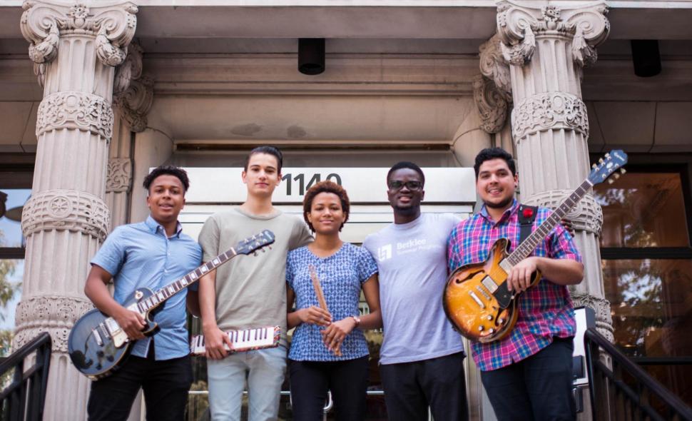 Los estudiantes Jose Reuel Diaz Santiago Cuadra Génesis Pérez Esli Durano Jr y Jorge Amaury Cabral.