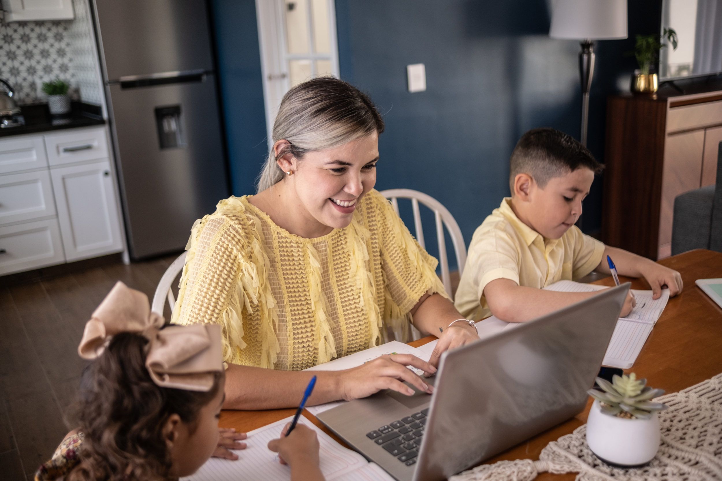 La magia de aprender junt@s. ¿Qué sucede cuando cursas estudios con tus hij@s? 3 iStock 1388371586