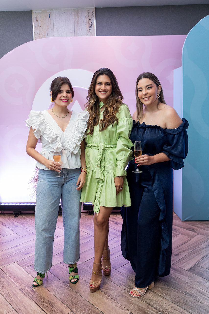 19 María Marion Landais Nahtalie Durán y Laura Pérez
