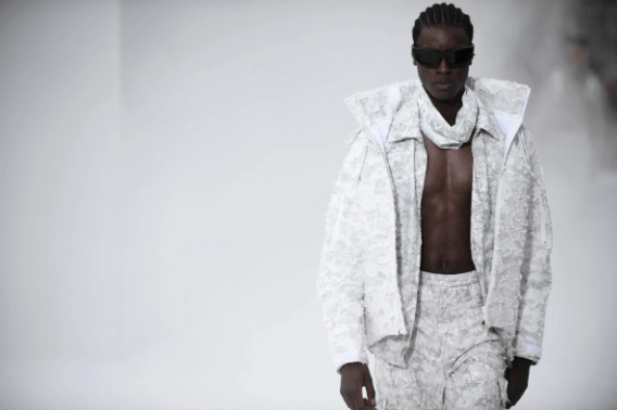 El "hombre urbano" de Givenchy 3 Captura de pantalla 2022 06 22 a las 2.18.38 p.m.